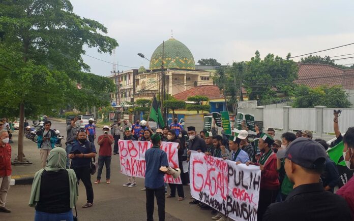 HMI - MPO Gelar Aksi Unjuk Rasa