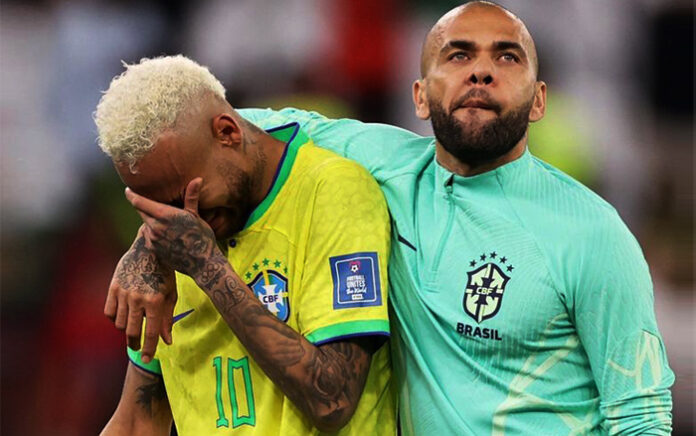 Neymar menangis setelah Brasil dipastikan tidak lolos ke Semifinal