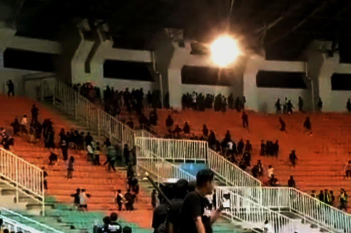 Tangkap layar video kerusuhan saat pertandingan Persib VS Persis