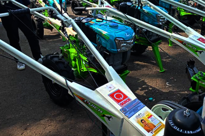 Bawaslu periksa Ravindra terkait Alat pertanian traktor bantuan kemenko ada stikernya.
