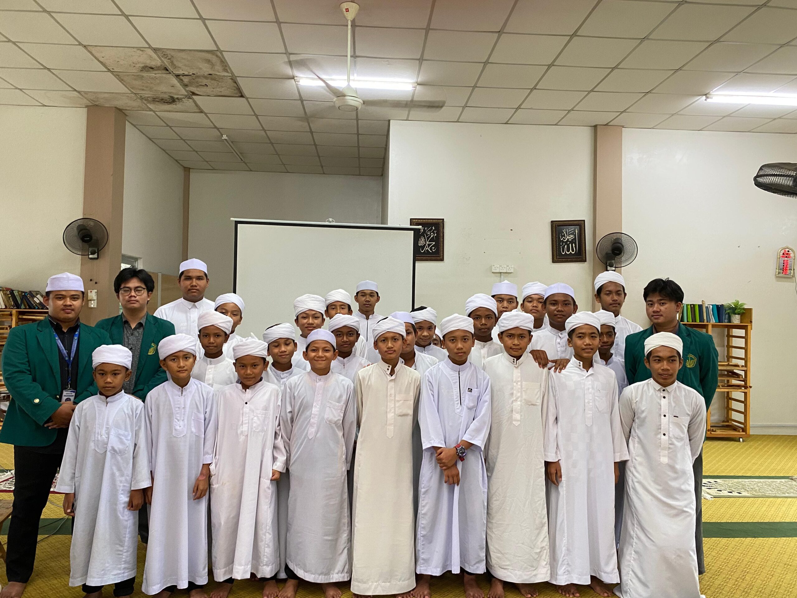 UIKA Volunteers Sukses Menggelar Majlis Penutupan Kuliah Kerja Nyata Internasional di Maahad Tahfiz Darul Azhar Wal Hikmah, Merchang, Terengganu, Malaysia