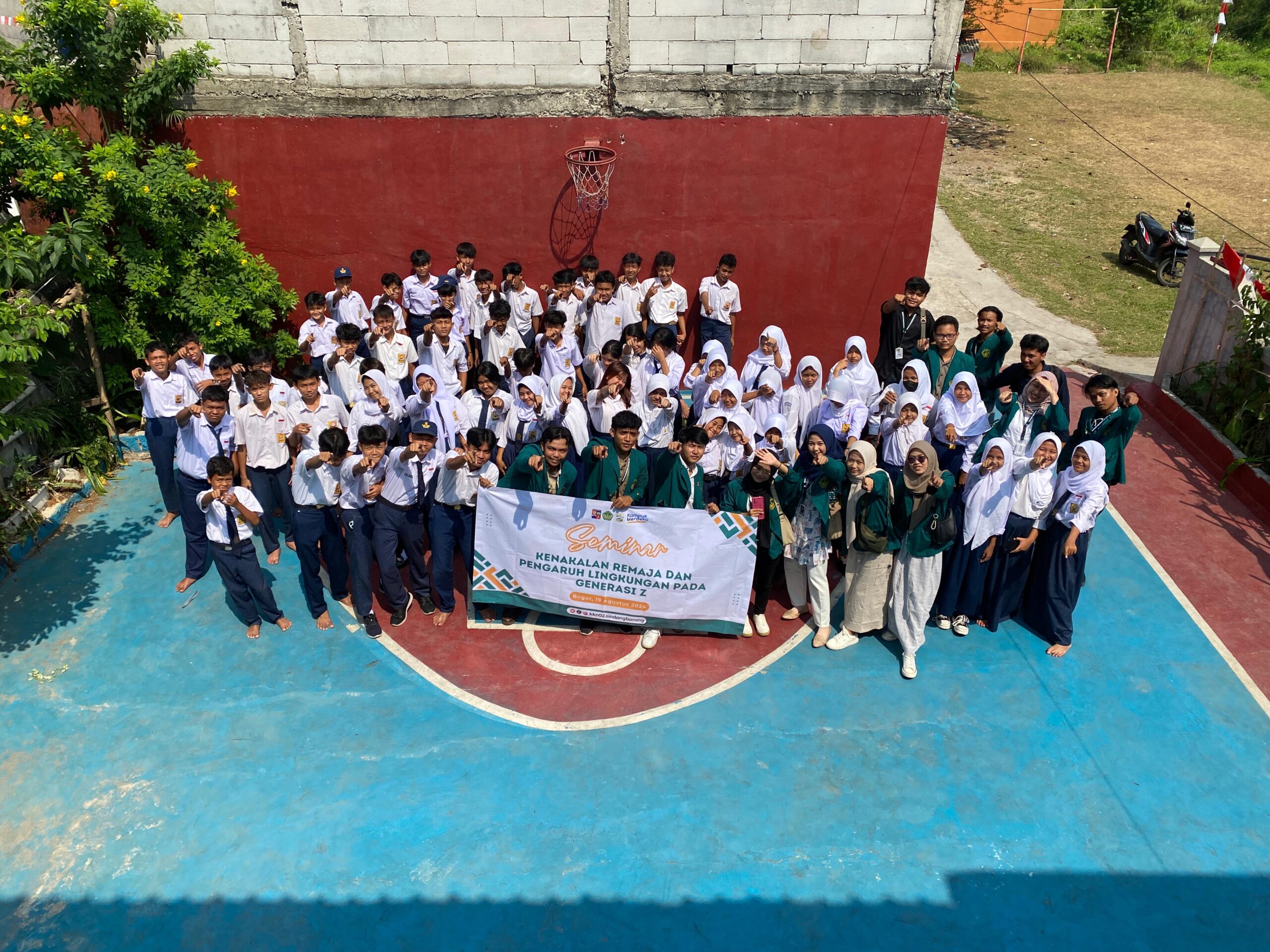 KKN UIKA Sindang Barang Gelar Seminar Kenakalan Remaja dan Pengaruh Lingkungan pada Generasi Z di SMP PGRI 13 Kota Bogor