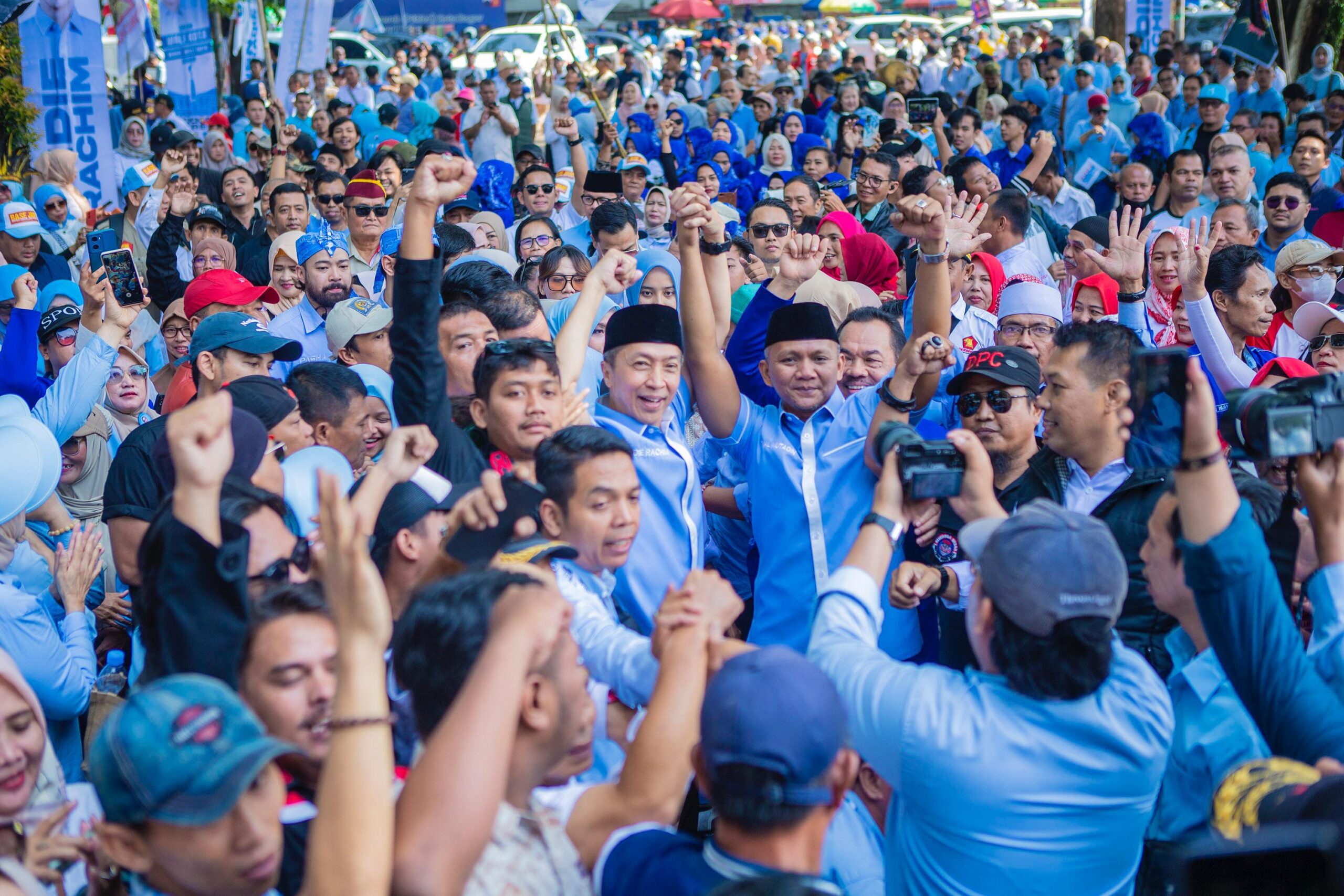 Ratusan Relawan GenJet Antar Dedie-Jenal Daftar ke KPU Kota Bogor